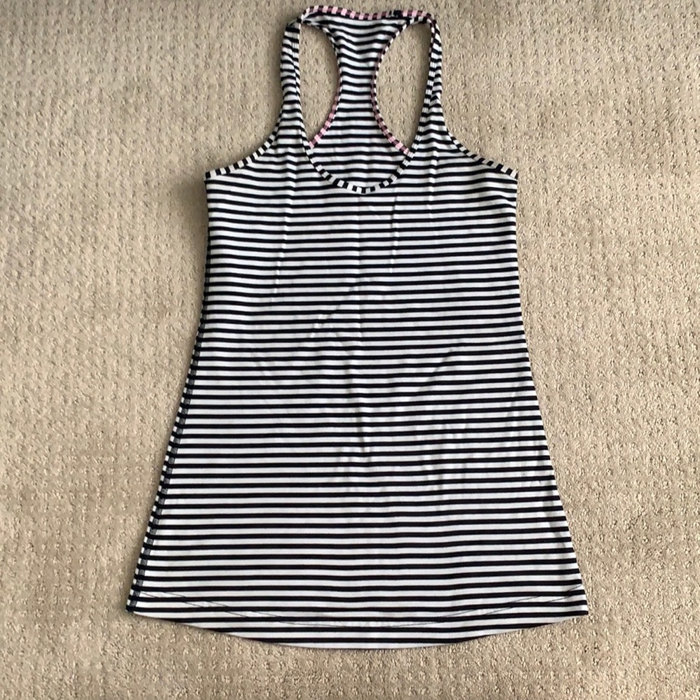 Lululemon Cool Razorback 6 Blk/White